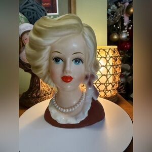 Elegant Cream and Brown Ceramic Bust